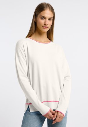 Witte lange mouwen trui met een ronde halslijn, roze details bij de kraag en onderrand, geribbelde manchetten en zijsplitten voor extra comfort.