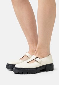 NAE Vegan Shoes Polobotky - white