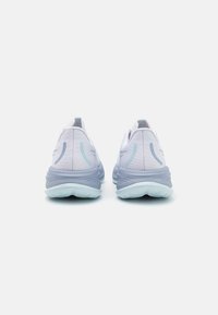 ASICS GEL-CUMULUS 26 - Scarpe da corsa su strada - white/cool grey