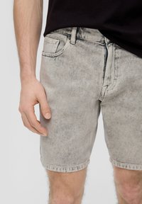 QS Jeans Shorts - hellgrau