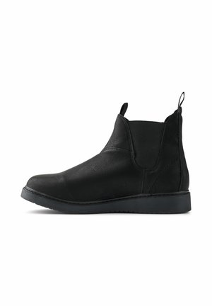 Botas de tobillo de cuero negro con un acabado suave, paneles laterales elásticos y una lengüeta en la parte posterior. Diseñadas con una suela de goma plana.