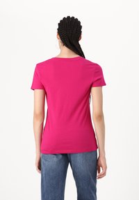 GAP TEE - Marškinėliai su spaudiniu - bright beet