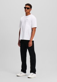 KARL LAGERFELD RELAXED LOGO TAPE - Navadna majica - white