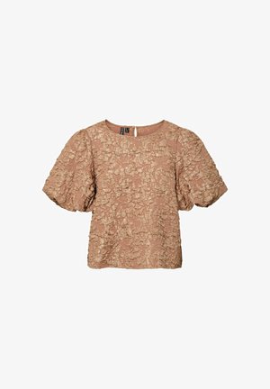 Haut texturé rose pâle avec un col rond, des manches courtes à volants et une fermeture arrière en forme de clé. Présente un motif floral en relief.