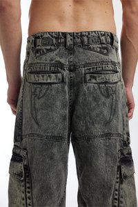FAVELA BIG POCKET - Brīvi džinsi - black acid washed
