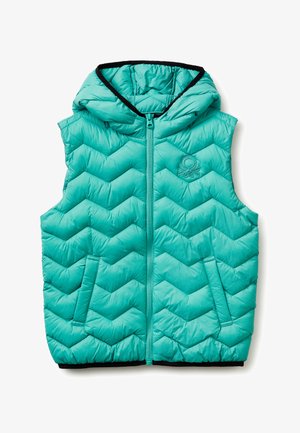 Veste sans manches turquoise matelassée avec capuche, fermeture éclair avant, deux poches et logo brodé sur la poitrine gauche.