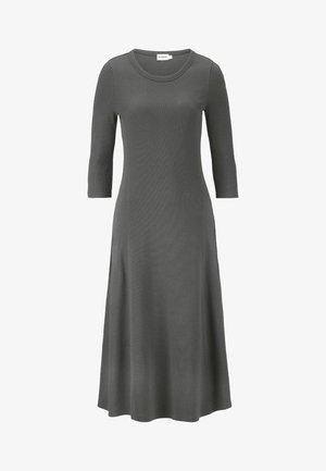 Graues, langärmliges Kleid aus weichem Stoff mit rundem Ausschnitt und ausgestelltem Schnitt, das bis zur Mitte der Waden reicht.