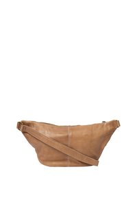 Tan leren crossbody tas met een ronde vorm, ritsluiting en verstelbare strap. Glad textuur met subtiele stikdetails.