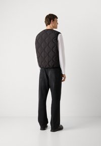 HUGO BOCOLINO - Strukirani kaput - black
