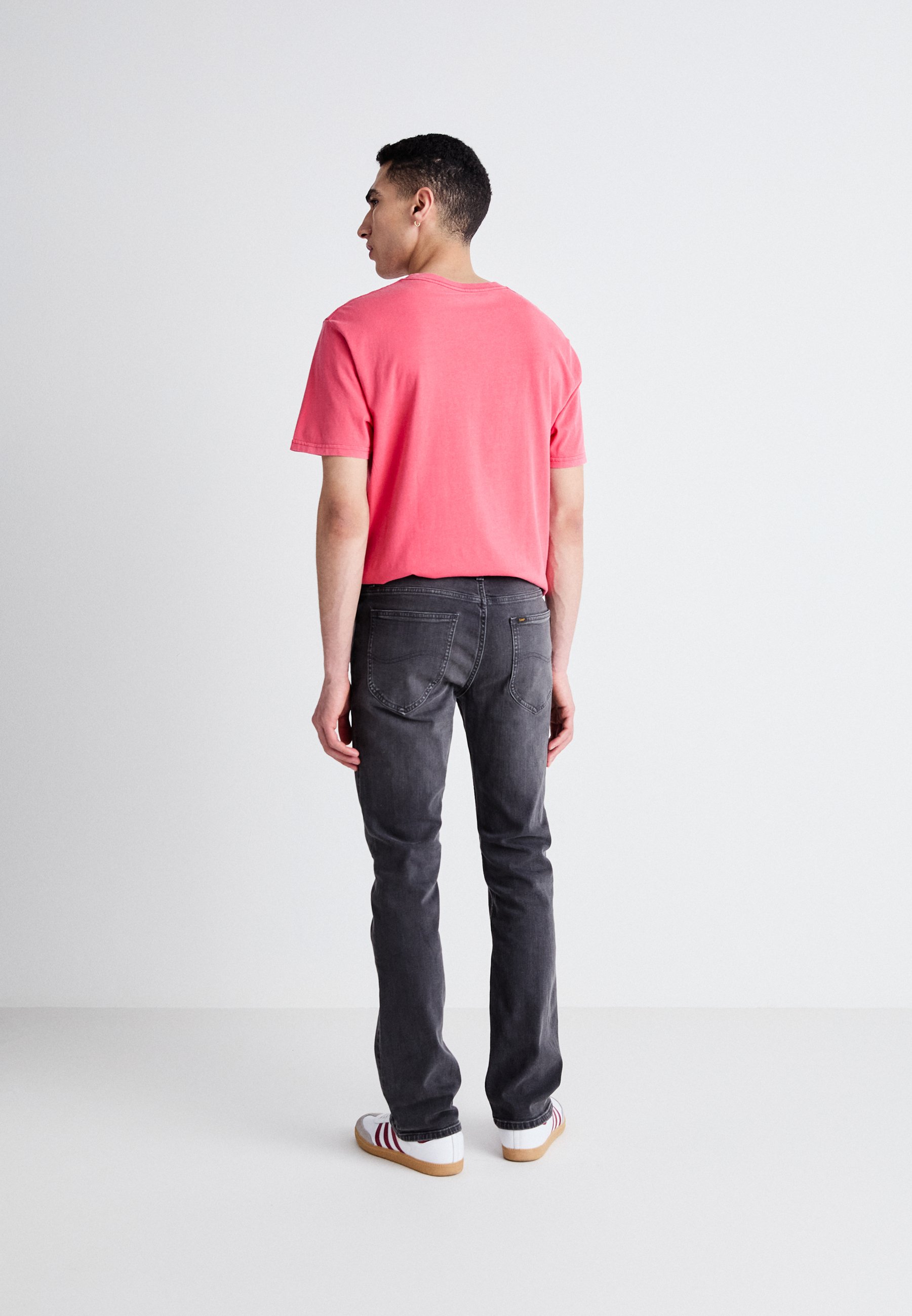 【2plan】Leo Pigment Denim Pants p25_valentino-garavani_p25-