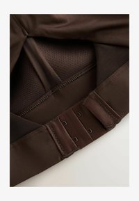 Unselected, brown