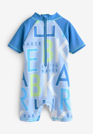 Romper da bagno a maniche corte in tessuto azzurro chiaro con motivi di testo misti in verde e bianco. Presenta una zip sul retro e una vestibilità aderente.