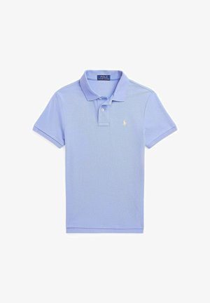 Lichtblauw polohemd met korte mouwen, kraag, twee knopen en klein geborduurd logo op de linkerborst.