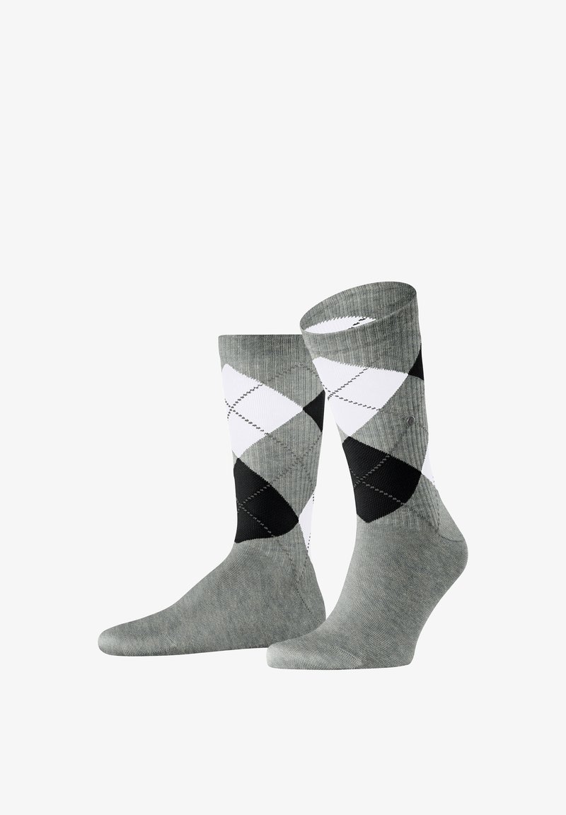 Chaussettes grises avec un motif losange en noir et blanc, dotées de bordures côtelées et d'une texture lisse sur toute la surface.