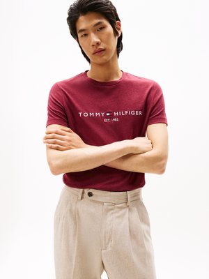 Tommy Hilfiger LOGO TEE - Triko s potiskem - deep rouge heather