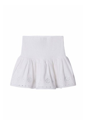 Minifalda blanca con cinturilla ancha fruncida y bordado floral con ojales a lo largo del dobladillo, hecha de tela ligera.