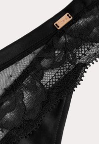 Marks & Spencer String - black