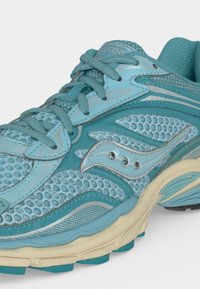 Saucony PROGRID OMNI 9 UNISEX - Αθλητικά παπούτσια - gulf/eggshell