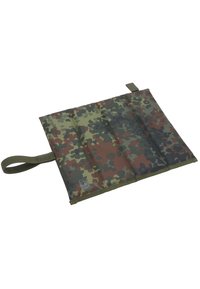 Koberce s kamuflážnym vzorom v zelenej, hnedej a čiernej farbe obsahuje polstrované sekcie a rukoväť na prenášanie pre ľahkú prenosnosť.