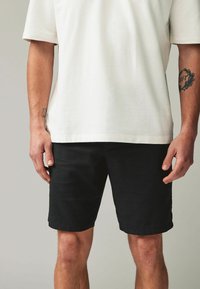 Next - REGULAR FIT - Shorts - black Miniatuurafbeelding 1