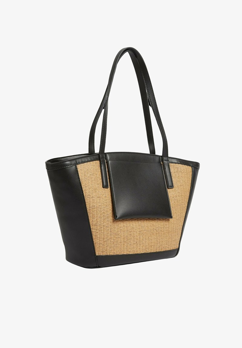 Sac fourre-tout en cuir noir et paille tissée avec doubles poignées, forme structurée, et une poche avant en cuir noir assorti.
