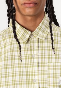 HUF TOTAL ECLIPSE SHIRT UNISEX - Button down-skjorte - mustard
