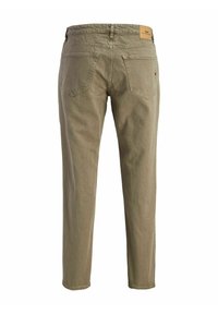 Bavlněné kalhoty olivově zelené barvy s volným střihem, s pasem s poutky na pásek, pěti kapsami a značkovou koženou cedulkou na zádech.