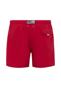 Shorts da bagno rossi realizzati in tessuto leggero, con una cintura elasticizzata, una tasca laterale e un'etichetta con logo a contrasto sul davanti.
