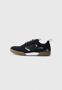 és QUATTRO UNISEX - Skate shoes - black/gum/white