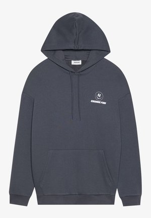 Hoodie gris foncé en matériau doux, avec une poche avant, une capuche à cordon de serrage et un petit logo "COSMIC FUN" sur la poitrine gauche.