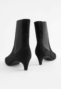 Next CHISEL TOE CHELSEA REGULAR WIDE FIT - Klassikalised poolsaapad - black