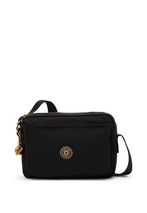 Borsa a tracolla rettangolare nera con tasca frontale, logo Kipling rotondo, cerniera dorata e piccolo portachiavi a forma di scimmia dorata sulla tracolla.
