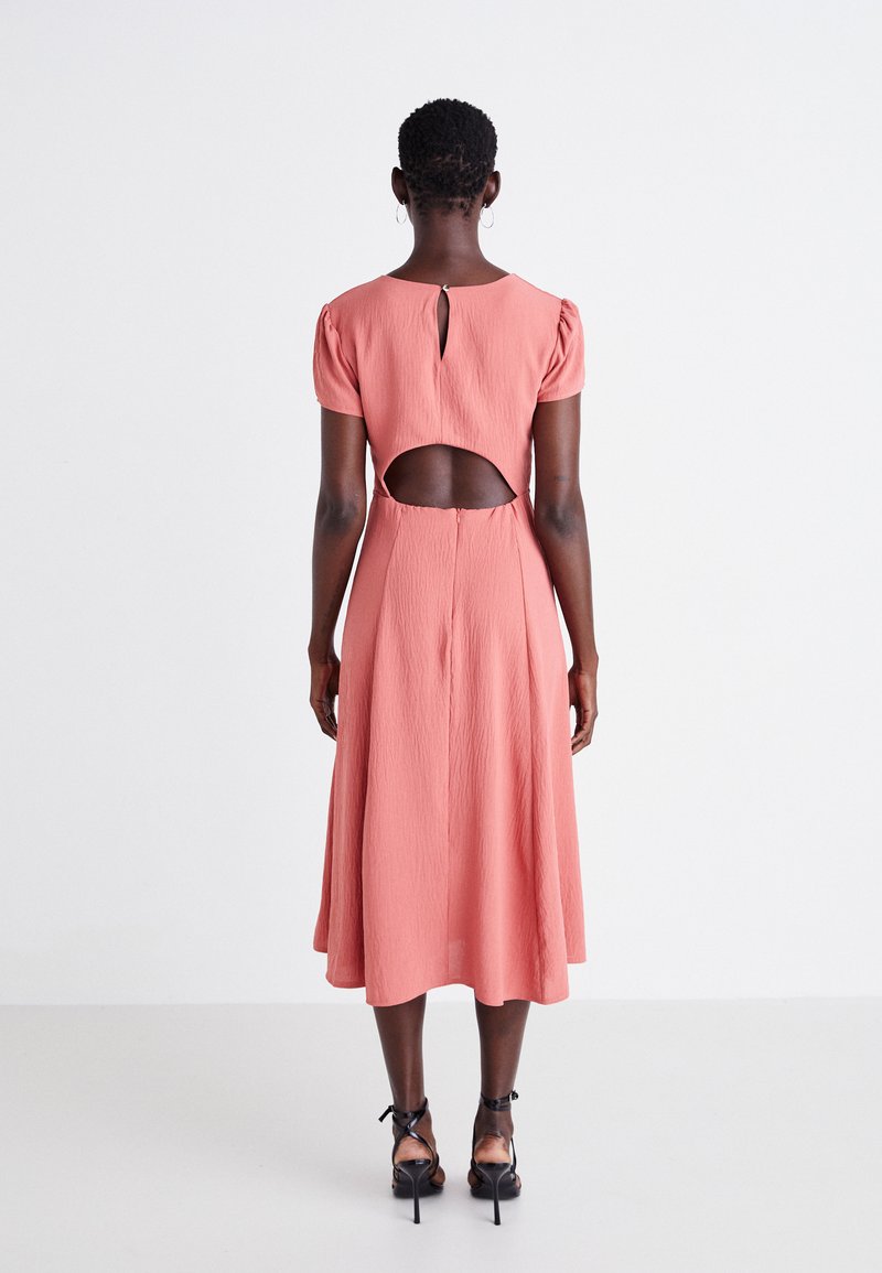 WAL G. ROALEE CUT OUT MIDI - Cocktail dress / Party dress - dusty rose pink/ pink - Zalando.co.uk WAL G. ROALEE CUT OUT MIDI - Cocktail dress / Party dress - dusty rose pink/ pink - Zalando.co.uk