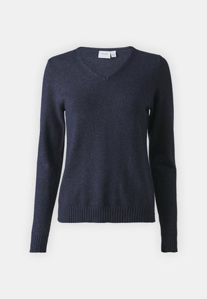 Námornícky modrý sveter s v-výstrihom vyrobený z mäkkého materiálu, s dlhými rukávmi a rebrovaným lemom. Jednoduchý dizajn bez ďalších vzorov alebo akcentov.