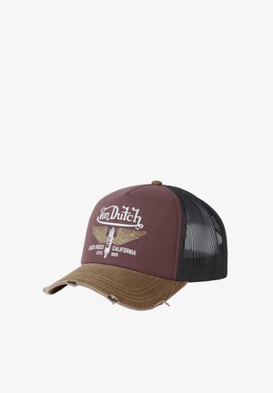 Casquette trucker Von Dutch marron et noire avec visière usée et motif de bougie d'allumage ailée, arborant le texte "Good Rides California Estd 1929".