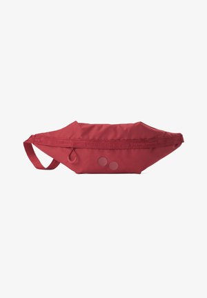 Rote Bauchtasche mit Reißverschluss-Hauptfach, verstellbarem Riemen und zwei runden Knopfdetails auf der Vorderseite.