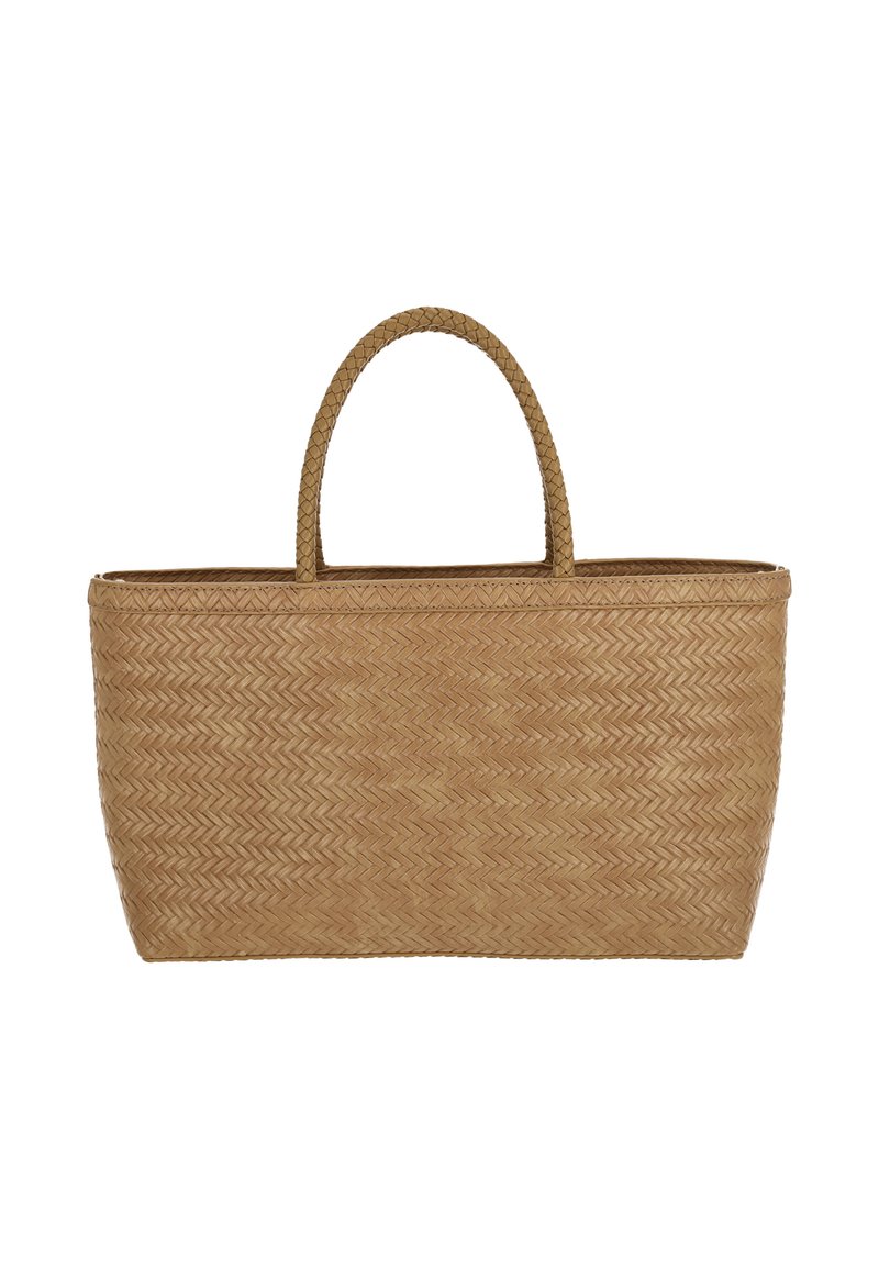 Bolso tote tejido de paja en tono beige claro con dos asas redondeadas. Presenta un patrón de espiga texturizado y una abertura superior para fácil acceso.