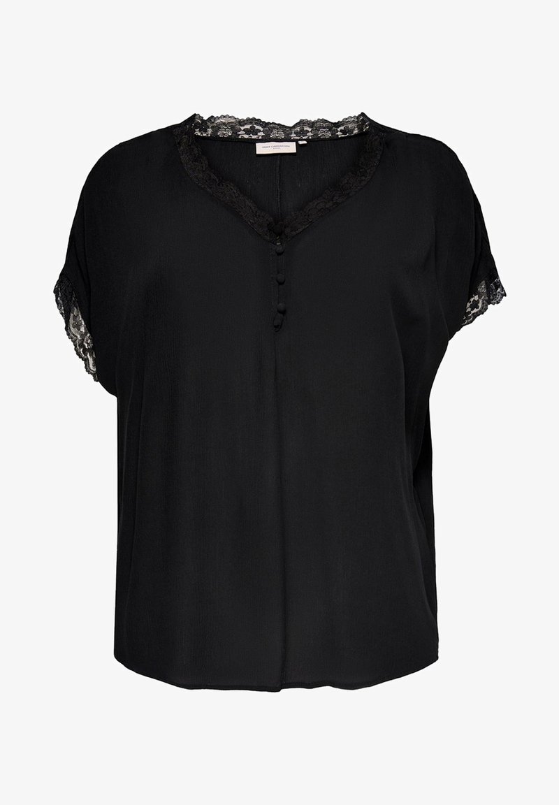 Blouse noire en tissu léger avec un col orné de dentelle et des manches courtes. Comprend une patte de boutonnage à l'avant.