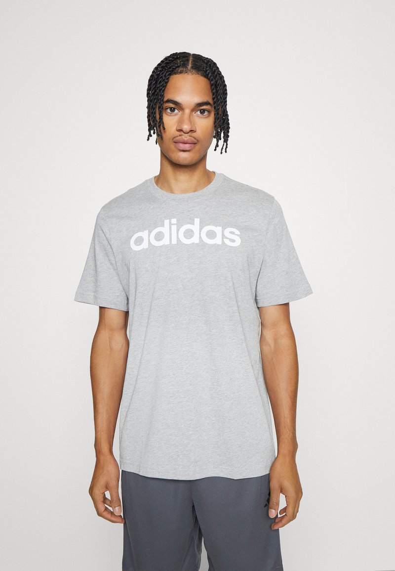 adidas Sportswear ESSENTIALS SINGLE LINEAR EMBROIDERED - Apdrukāts T-krekls - medium grey heather