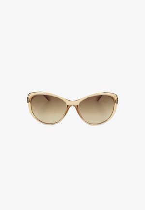 Occhiali da sole cat-eye con montatura beige traslucida e lenti marroni sfumate su sfondo bianco.