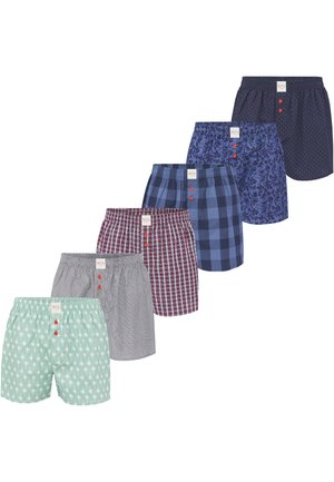 Männerboxershorts in verschiedenen Mustern: hellgrün mit Palmen, grau gestreift, burgunderrot kariert, marineblau kariert, floral und mit Pünktchen, mit Knopfakzenten.