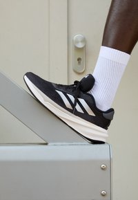 Unausgewählt, core black/footwear white/grey six