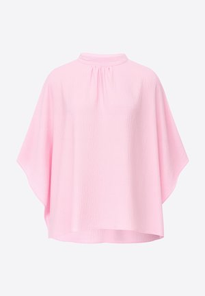 Top rosa de manga corta con escote alto y diseño suelto y fluido. Hecho de tela ligera con un acabado texturizado.