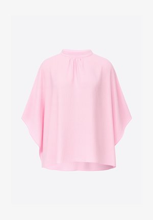 Różowy top z krótkim rękawem, wysokim dekoltem i luźnym, zwiewnym krojem. Wykonany z lekkiego materiału o fakturowanej powierzchni.