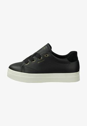 Schwarze Leder-Sneaker mit runder Zehenpartie, flacher weißer Gummisohle, goldenen Ösen und schwarzen Schnürsenkeln. Mit GANT-Logo an der Seite.