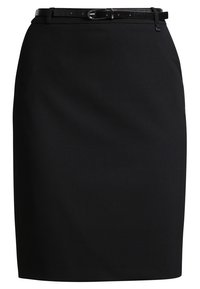 Jupe crayon noire longueur genou avec une fine ceinture noire et une boucle argentée, tissu lisse, sans motifs ni ornements visibles.