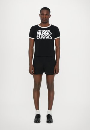 Ludovic de Saint Sernin QUEER POWER UNISEX - Marškinėliai su spaudiniu - black