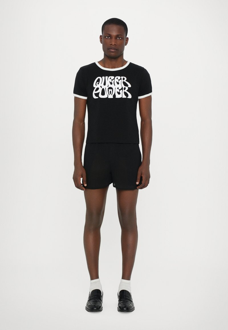 Ludovic de Saint Sernin QUEER POWER UNISEX - Apdrukāts T-krekls - black