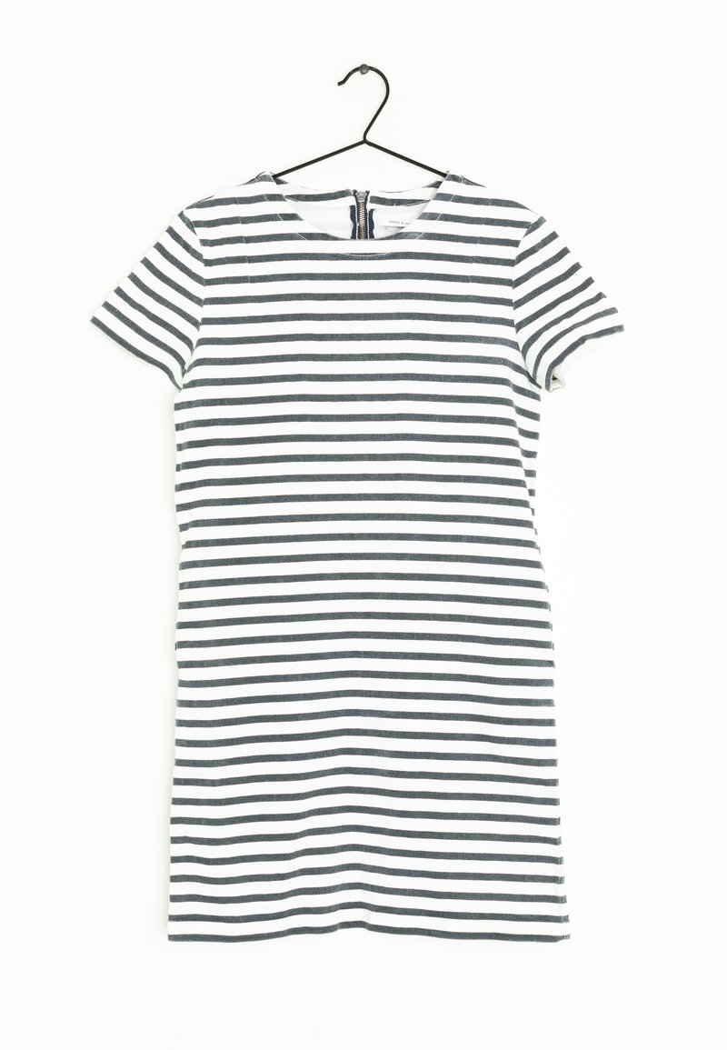 Pruhované šaty s horizontálními černobílými pruhy, krátkými rukávy, kulatým výstřihem a zipem na zádech. Vyrobeno z lehkého materiálu.