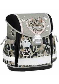 Grauer Rucksack mit Katzenmotiv, Leopardendruck-Boden, pinken Akzenten, herzförmigem Anhänger und reflektierenden Trägern. Verfügt über einen Clipverschluss und Seitentaschen.